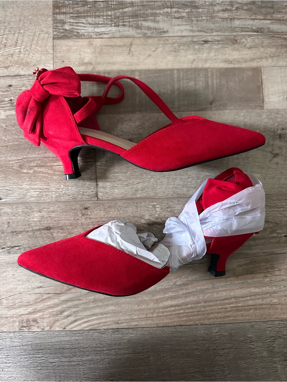 Red Pointed-Toe Mid Heel Pumps with Decorative Bow